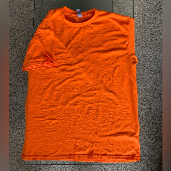 Gildan Tops - 💜 Gildan Neon Tee